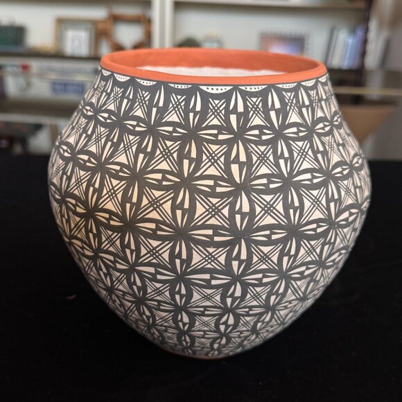 Acoma Pueblo Pottery Jar 7” x 7” Signed L. Antonio — Fine-Line Star/Snow Pattern - Picture 8 of 10